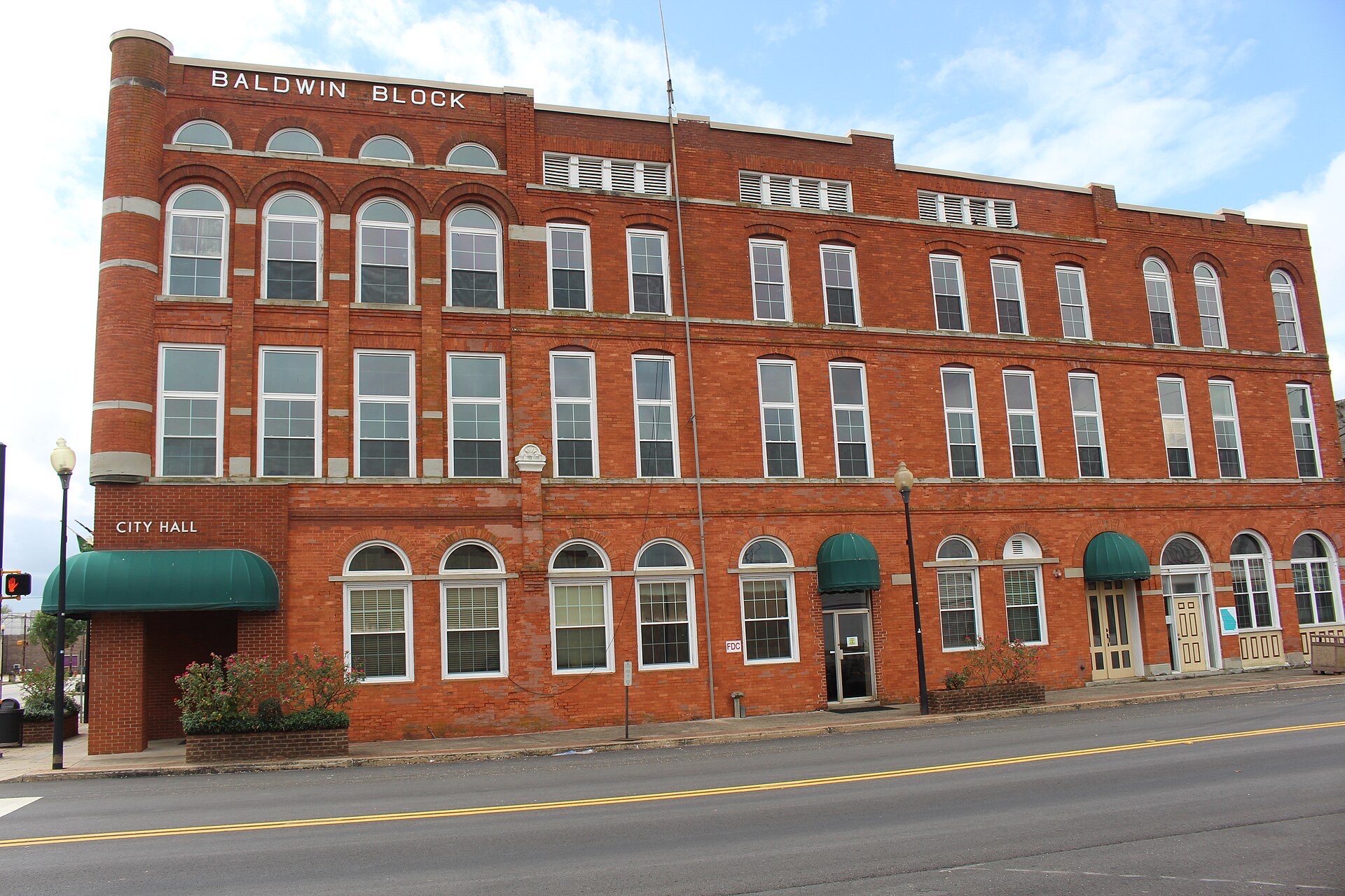 Dawson City historic street — Yukon: the Klondike Highway