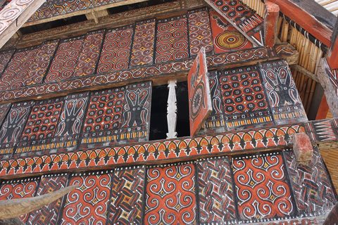 Tana Toraja tongkonan — Sulawesi: Makassar to Tana Toraja