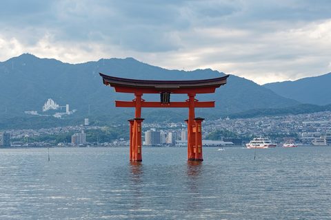 Itsukushima torii Miyajima — Hiroshima & the San'in Coast