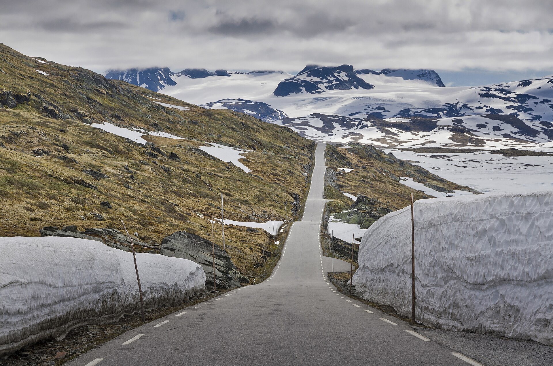 Sognefjellet snow road — Jotunheimen & the Sognefjellet Road