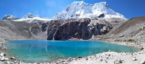 The turquoise of Laguna 69 under ice peaks