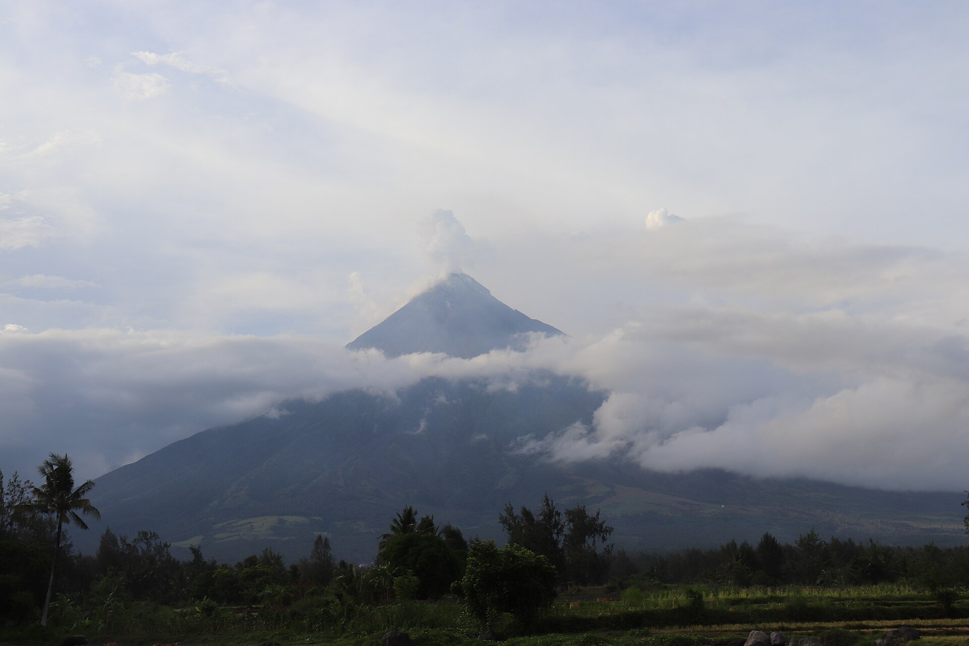 Mayon Volcano above the Cagsawa landscape — Bicol: Mayon Heritage & Donsol Whale Sharks