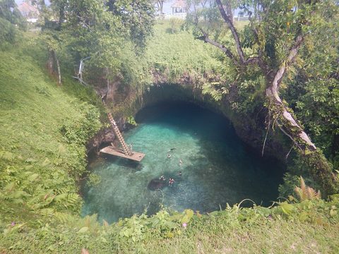 The To Sua ocean trench and its ladder