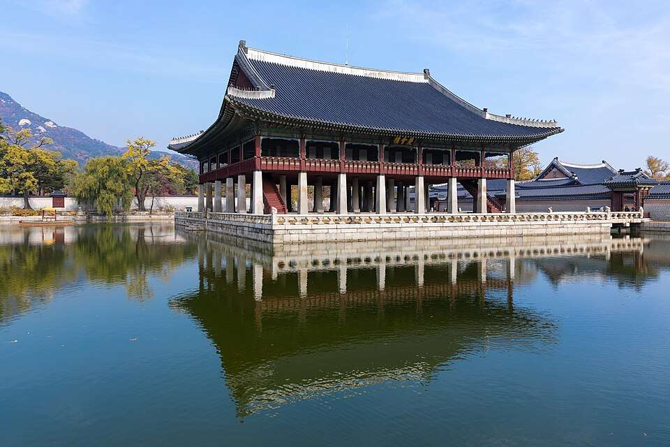 Gyeongbokgung Palace's throne hall and courtyard in Seoul