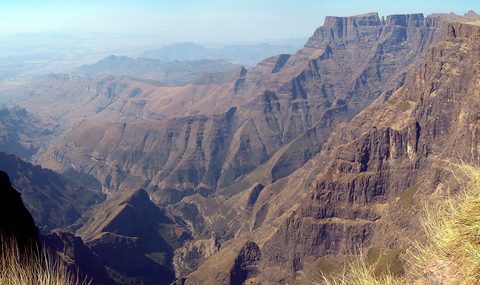 The Amphitheatre escarpment above Royal Natal National Park