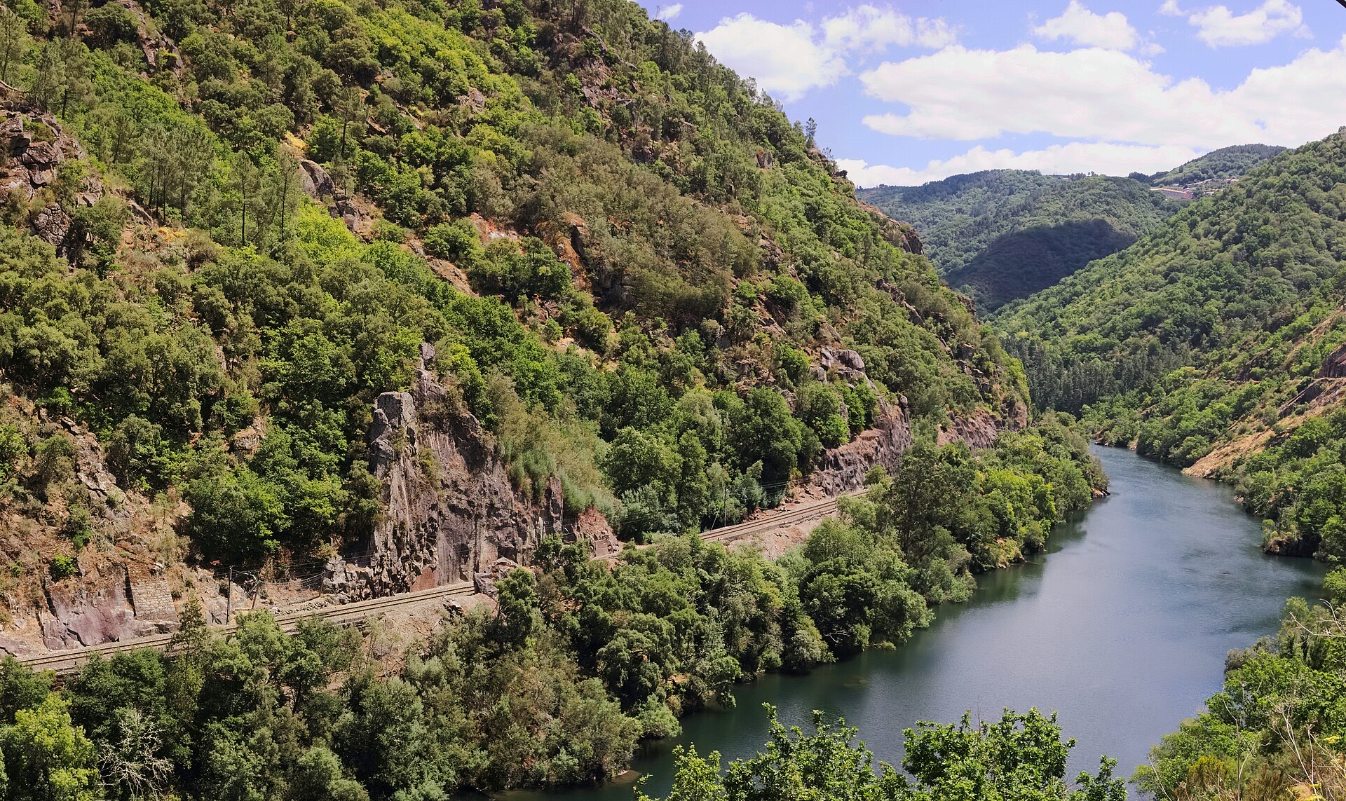 Ribeira Sacra Sil canyon — Ribeira Sacra & Lugo