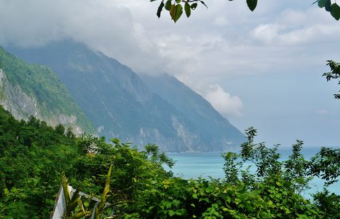 The Qingshui cliffs dropping straight into the Pacific