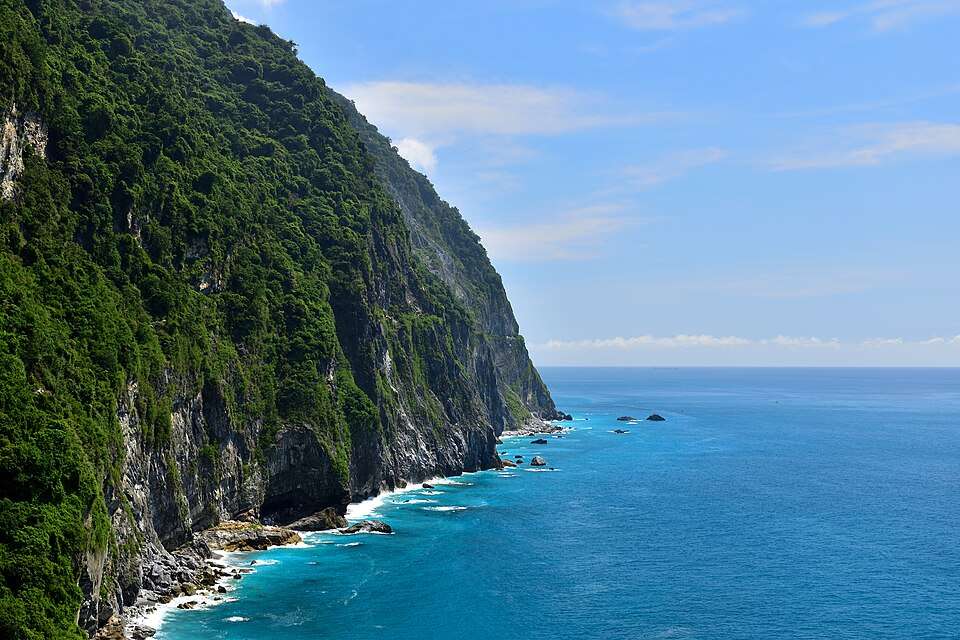 Marble cliffs closing over the river in Taroko Gorge