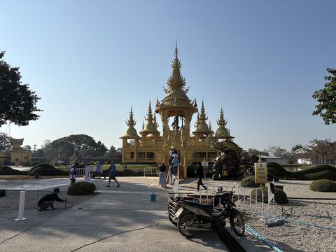 The white temple of Wat Rong Khun